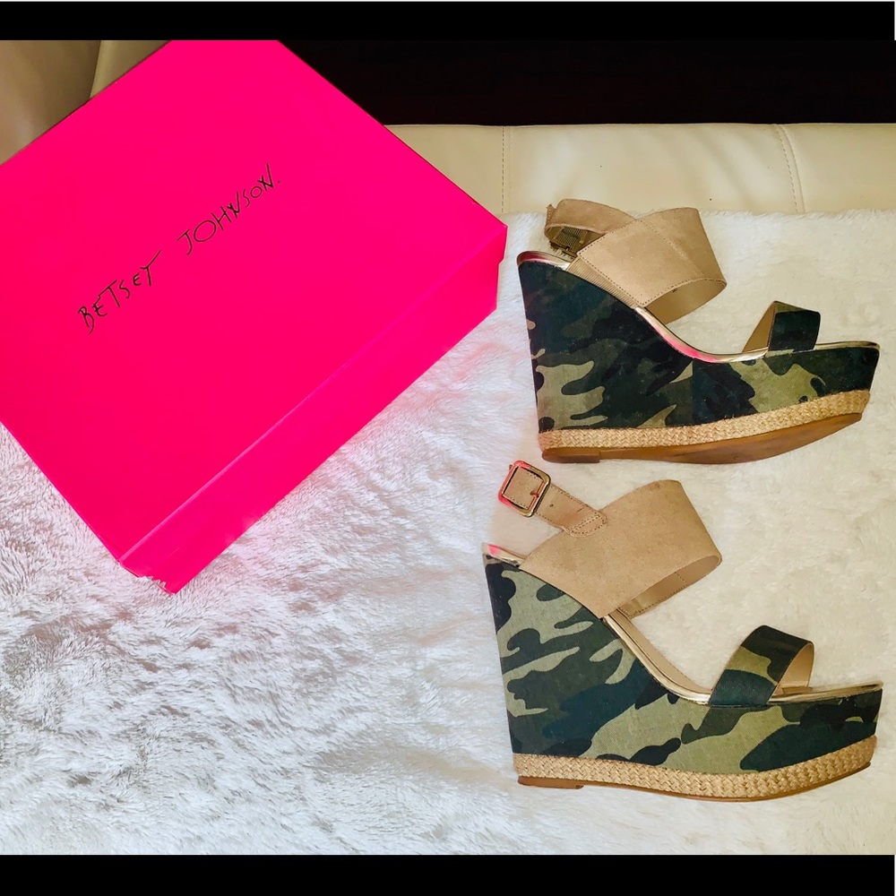 Betsey Johnson Rambling Camoflage Wedges